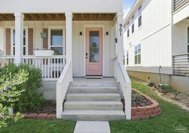 Photo 3 of Single family home for sale at 901 W Jackson St, Pensacola, FL 32501 | MLS# 682551 | Listing updated on 2026-08-12