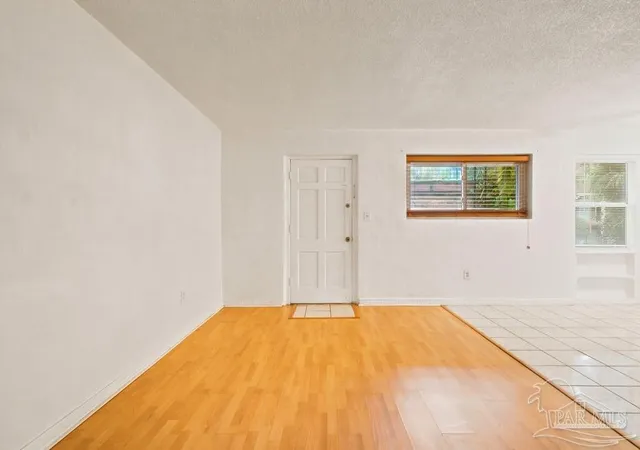 Listing Photo 5 - Condo for sale in building located at 300 Byp Blvd, Pensacola, FL 32503 - Unit #123