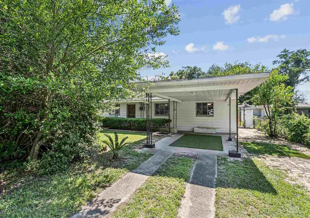 Photo 3 of Single family home for sale at 29 Cloverland Ct, Pensacola, FL 32505 | MLS# 681288 | Listing updated on 2026-09-08