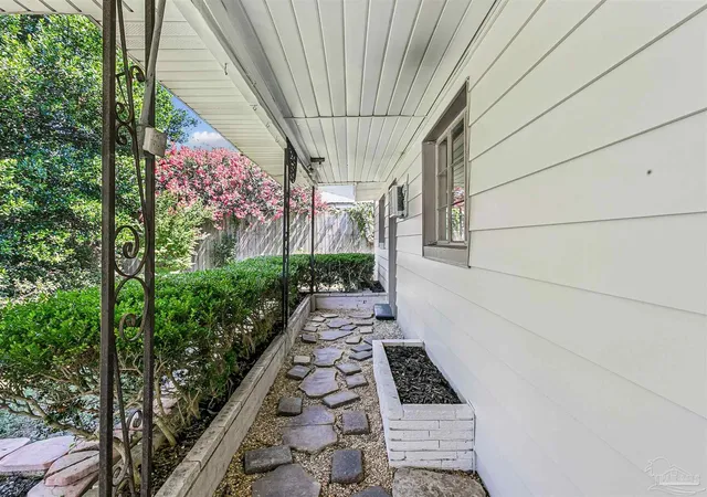Photo 3 of Single family home for sale at 29 Cloverland Ct, Pensacola, FL 32505 | MLS# 681288 | Listing updated on 2026-09-08