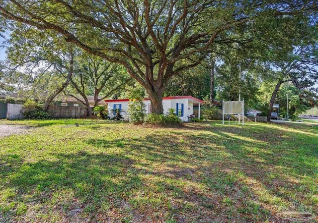 Photo 4 of Single family home for sale at 500 S Fairfield Dr, Pensacola, FL 32506 | MLS# 682320 | Listing updated on 2026-06-30