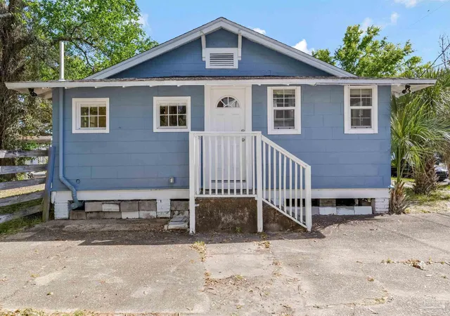 Photo 4 of Single family home for sale at 1818 W Government St, Pensacola, FL 32502 | MLS# 684921 | Listing updated on 2026-08-11