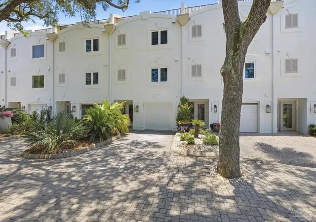 Photo 2 of Townhouse for sale at 1189 Gulf Breeze Pkwy, Gulf Breeze, FL 32561 | MLS# 683349 | Listing updated on 2026-09-10