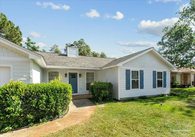 Photo 2 of Single family home for sale at 312 Florida Ave, Gulf Breeze, FL 32561 | MLS# 681582 | Listing updated on 2026-09-01