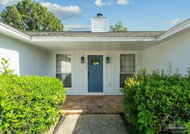 Photo 3 of Single family home for sale at 312 Florida Ave, Gulf Breeze, FL 32561 | MLS# 681582 | Listing updated on 2026-09-01
