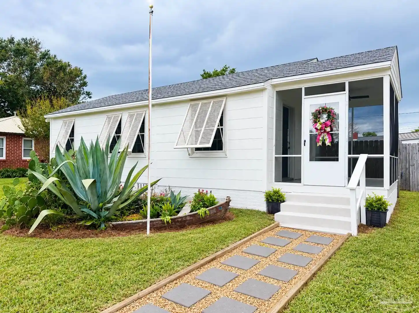 Photo 1 of Single family home for sale at 4 Nw Gilliland Rd, Pensacola, FL 32507 | MLS# 690216 | Listing updated on 2026-10-20