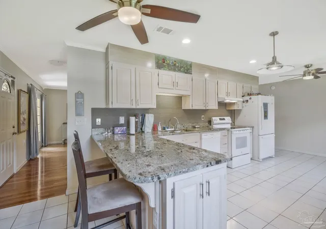 Photo 2 of Single family home for sale at 219 Norwich Dr, Gulf Breeze, FL 32561 | MLS# 684938 | Listing updated on 2026-09-16