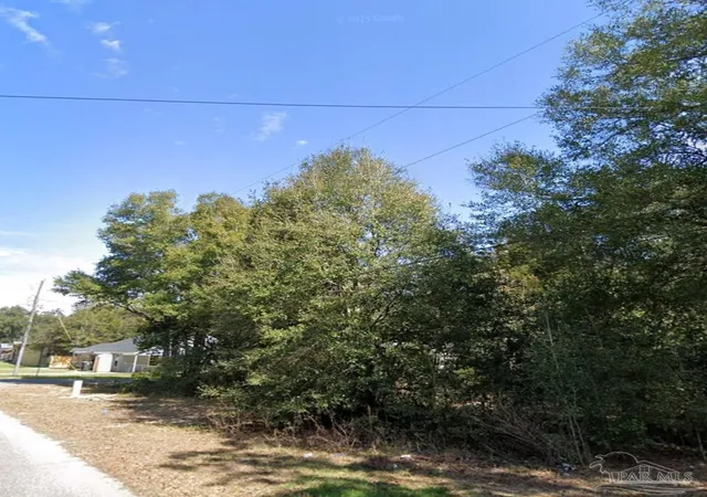 Photo 3 of Sale Pending at 6214 Montgomery Ave, Pensacola, FL 32526 | MLS# 669046 | Listing updated on 2026-09-09