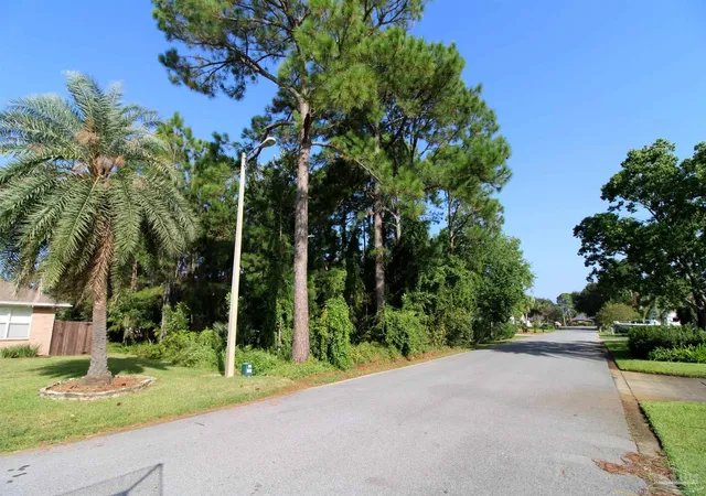 Photo 2 of Land for sale at 1621 Mauna Kea Ct, Gulf Breeze, FL 32563 | MLS# 677383 | Listing updated on 2026-03-04
