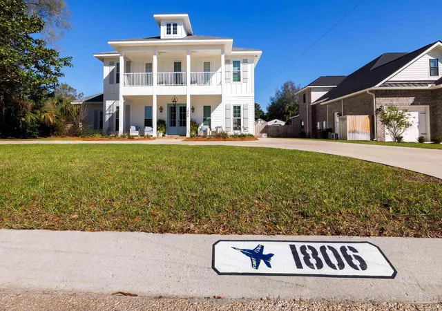 Photo 3 of Sale Pending at 1806 E Hernandez St, Pensacola, FL 32503 | MLS# 679334 | Listing updated on 2026-10-19