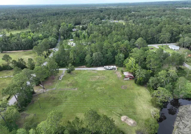 3rd image of 7524 Petersen Pt Rd, Milton, FL 32583 | MLS# 683525