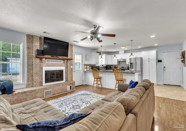 2nd image of 7093 Wymart Rd, Pensacola, FL 32526 | MLS# 681514