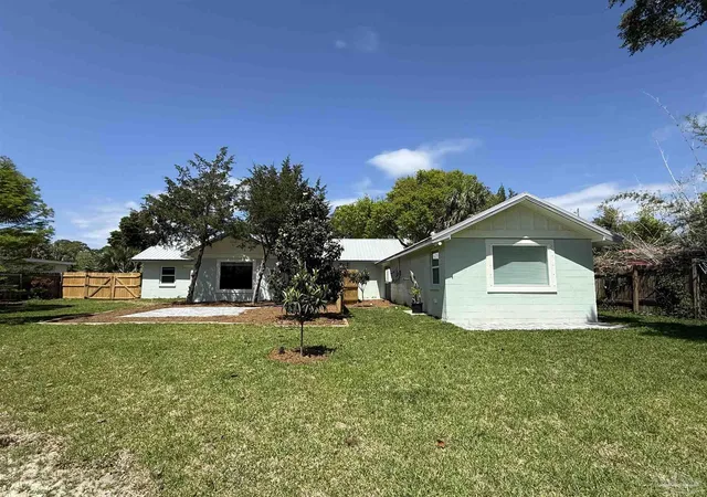 3rd image of 605 Edgewater Dr, Pensacola, FL 32507 | MLS# 681809