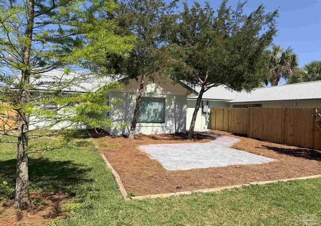 4th image of 605 Edgewater Dr, Pensacola, FL 32507 | MLS# 681809