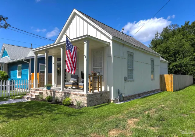 Photo 3 of Single family home for sale at 1105 Dr Martin Luther King Jr, Pensacola, FL 32503 | MLS# 685245 | Listing updated on 2026-07-30