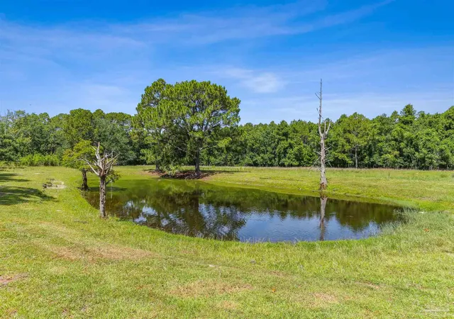 Photo 3 of Single family home for sale at 939 Avalon Blvd, Milton, FL 32583 | MLS# 665944 | Listing updated on 2026-09-21