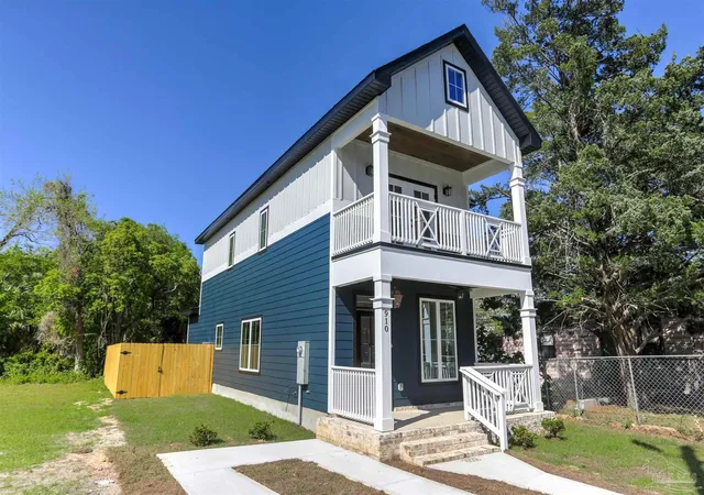 Photo 3 of Single family home for sale at 910 W Jackson St, Pensacola, FL 32501 | MLS# 680316 | Listing updated on 2026-09-22