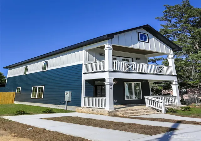 Photo 3 of Single family home for sale at 910 W Jackson St, Pensacola, FL 32501 | MLS# 680316 | Listing updated on 2026-09-22