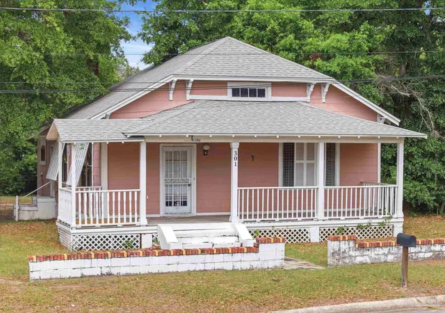 Photo 1 of Single family home for sale at 301 N F St, Pensacola, FL 32501 | MLS# 681550 | Listing updated on 2026-10-19
