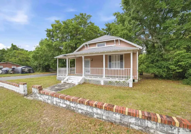 Photo 3 of Single family home for sale at 301 N F St, Pensacola, FL 32501 | MLS# 681550 | Listing updated on 2026-10-19