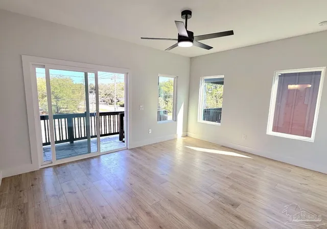 2nd image of 305 N Pace Blvd, Pensacola, FL 32505