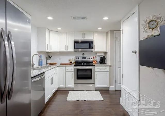 Photo 4 of Townhouse for sale at 990 W Zarragossa St, Pensacola, FL 32502 | MLS# 683676 | Listing updated on 2026-06-16