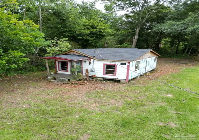 Photo 3 of Single family home for sale at 156 4Th St, Atmore, AL 36502 | MLS# 688156 | Listing updated on 2026-08-27