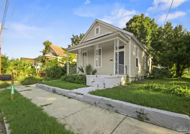 Photo 2 of Single family home for sale at 1319 W Jackson St, Pensacola, FL 32501 | MLS# 688157 | Listing updated on 2026-08-29