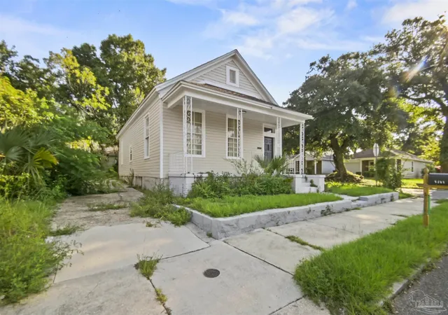 Photo 2 of Single family home for sale at 1319 W Jackson St, Pensacola, FL 32501 | MLS# 688157 | Listing updated on 2026-08-29