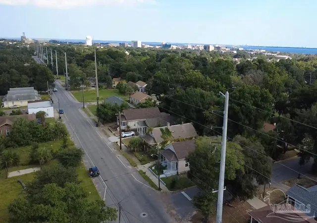 Photo 3 of Single family home for sale at 1319 W Jackson St, Pensacola, FL 32501 | MLS# 688157 | Listing updated on 2026-08-29