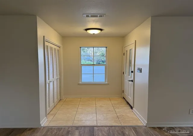 Photo 2 of Single family home for sale at 1141 Nestling Dr, Gulf Breeze, FL 32563 | MLS# 674637 | Listing updated on 2026-02-13