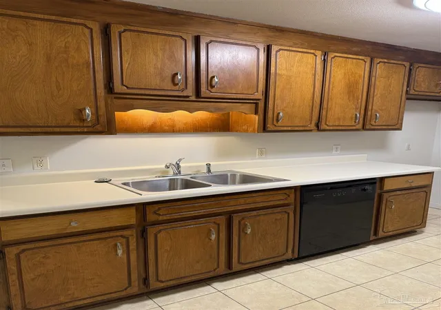 Photo 4 of Single family home for sale at 1141 Nestling Dr, Gulf Breeze, FL 32563 | MLS# 674637 | Listing updated on 2026-02-13