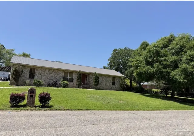 Photo 3 of Single family home for sale at 305 Shiloh Dr, Pensacola, FL 32503 | MLS# 681711 | Listing updated on 2026-08-25