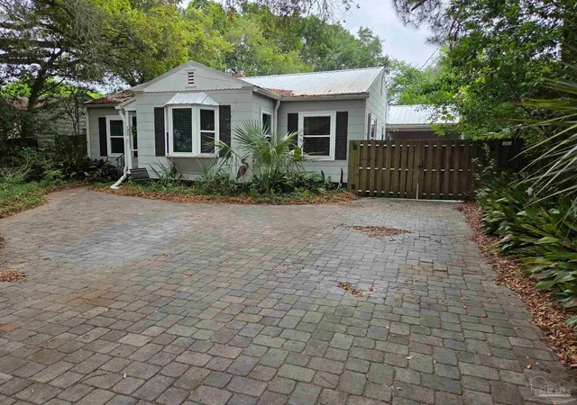 Photo 2 of Single family home for sale at 120 Country Clb Rd, Pensacola, FL 32507 | MLS# 681649 | Listing updated on 2026-09-10