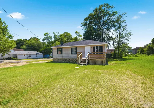 Photo 2 of Single family home for sale at 1805 Dr Martin Luther King Jr, Pensacola, FL 32503 | MLS# 685519 | Listing updated on 2026-10-23