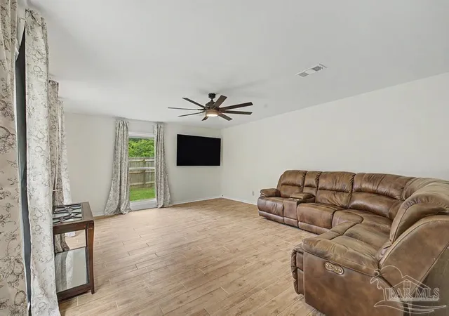 image of 10219 Edendale Ln, Cantonment, FL 32533 | MLS# 683245