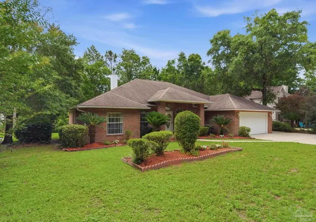 Photo 2 of Single family home for sale at 5108 Pine Holw Dr, Pensacola, FL 32505 | MLS# 683444 | Listing updated on 2026-08-29