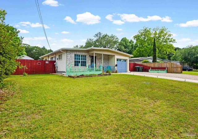 Photo 3 of Single family home for sale at 903 Clearview Ave, Pensacola, FL 32505 | MLS# 681790 | Listing updated on 2026-09-02
