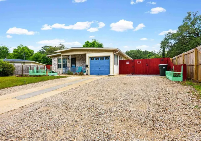 Photo 3 of Single family home for sale at 903 Clearview Ave, Pensacola, FL 32505 | MLS# 681790 | Listing updated on 2026-09-02