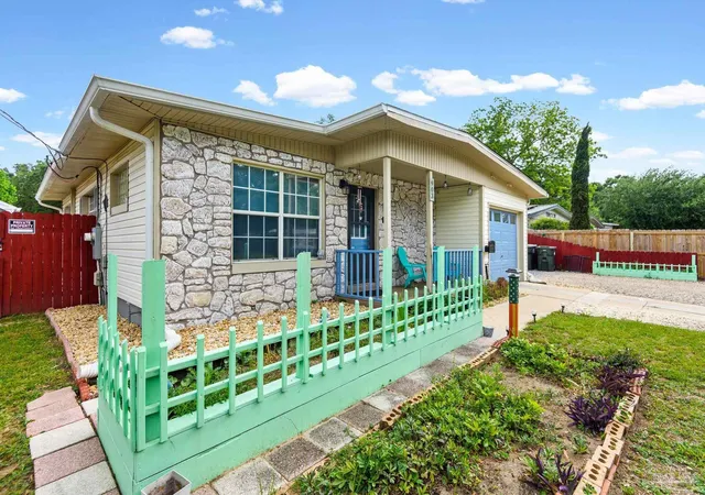 Photo 4 of Single family home for sale at 903 Clearview Ave, Pensacola, FL 32505 | MLS# 681790 | Listing updated on 2026-09-02