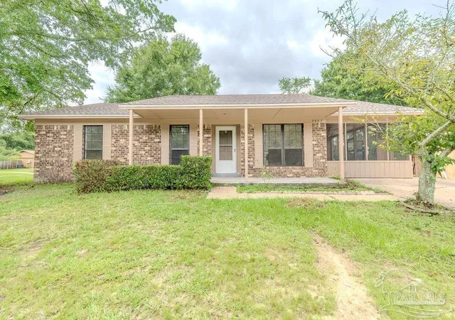 Photo 2 of Single family home for sale at 7727 Coronet Dr, Pensacola, FL 32514 | MLS# 688132 | Listing updated on 2026-09-09