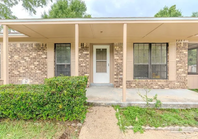 Photo 3 of Single family home for sale at 7727 Coronet Dr, Pensacola, FL 32514 | MLS# 688132 | Listing updated on 2026-09-09