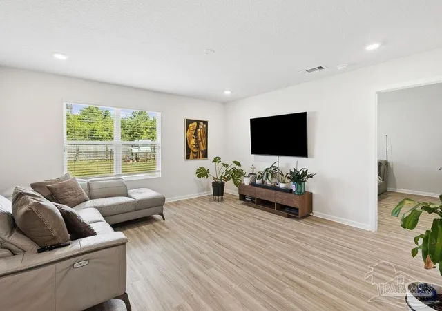 Photo 4 of Single family home for sale at 7630 Gumbo Ave, Milton, FL 32571 | MLS# 680810 | Listing updated on 2026-04-16