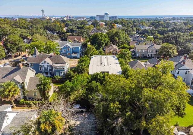 3rd image of 208 W Strong St, Pensacola, FL 32501