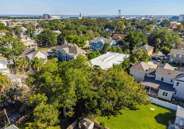 4th image of 208 W Strong St, Pensacola, FL 32501