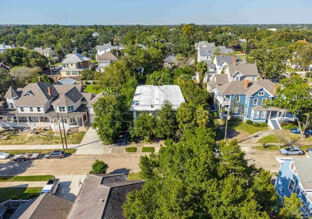5th image of 208 W Strong St, Pensacola, FL 32501