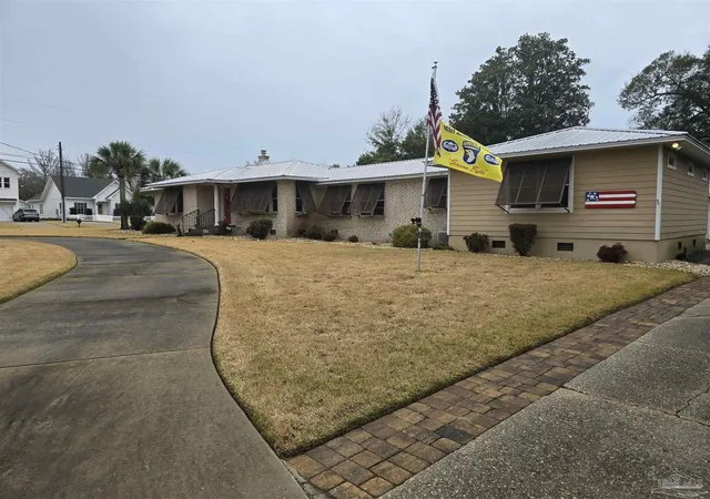 3rd image of 2701 N 17Th Ave, Pensacola, FL 32503 | MLS# 678558