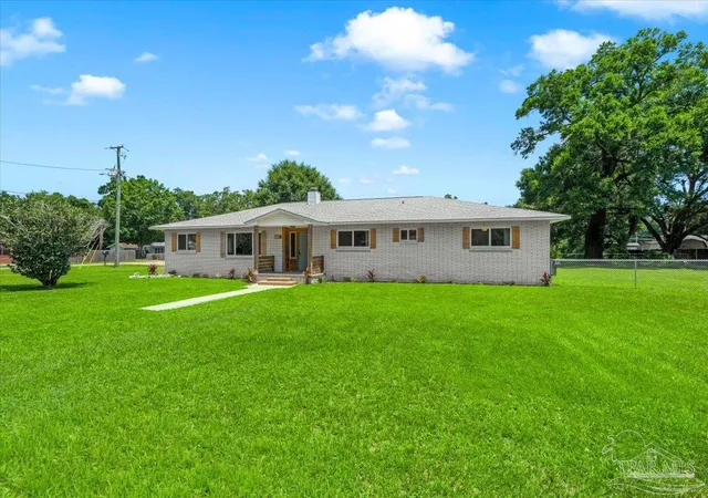 Photo 2 of Single family home for sale at 7310 W Jackson St, Pensacola, FL 32506 | MLS# 685404 | Listing updated on 2026-08-18
