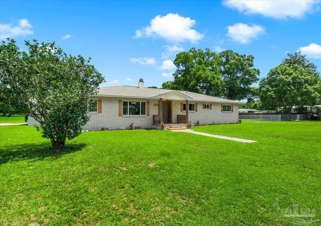 Photo 4 of Single family home for sale at 7310 W Jackson St, Pensacola, FL 32506 | MLS# 685404 | Listing updated on 2026-08-18