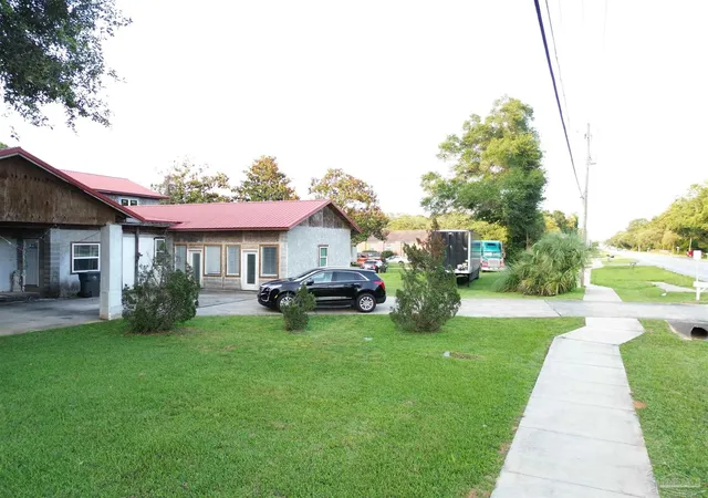 Photo 3 of Single family home for sale at 4916 Saufley Fld Rd, Pensacola, FL 32526 | MLS# 685523 | Listing updated on 2026-09-05